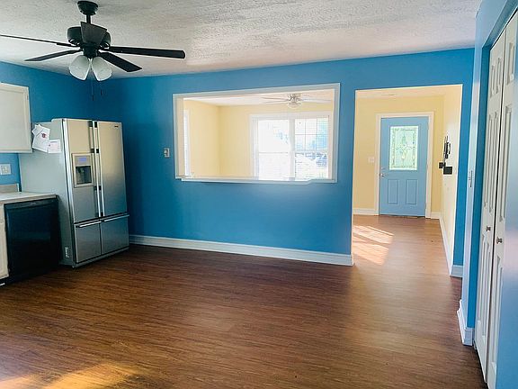 Breakfast bar/pass through