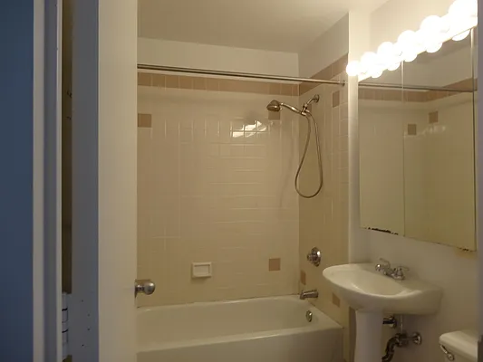 Sold by Nest Seekers International | media 40