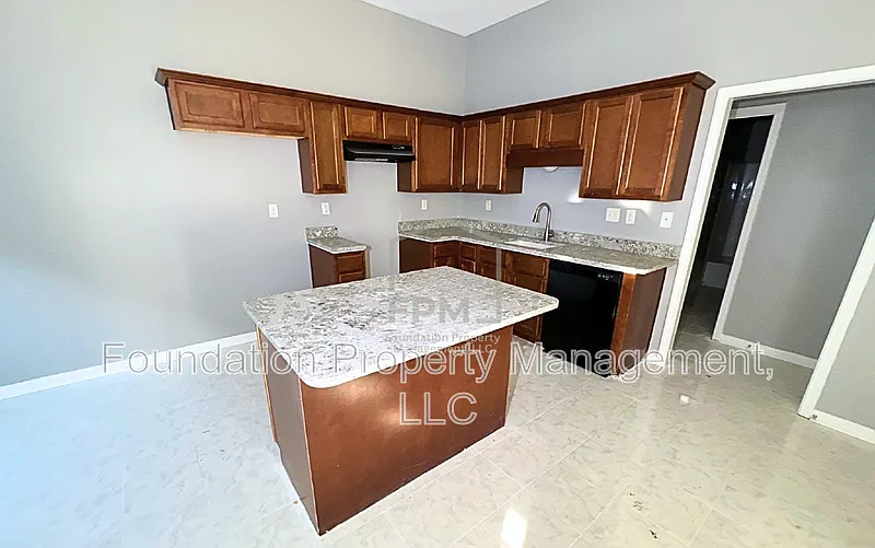 3 bed, 2.0 bath, 1213 sqft, $1,550 — Photo 3