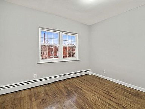 3rd image of 4561 Richardson Ave