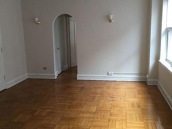 5th image of 1627 W Sherwin Ave #407