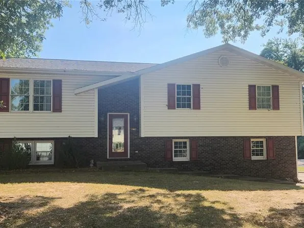 2302 Sunset Dr, Chester, IL 62233