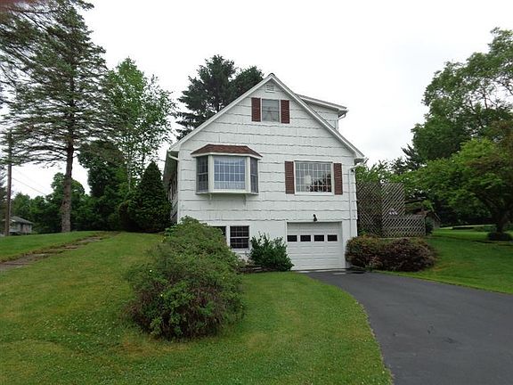 3rd image of 27 Meadow Ln
