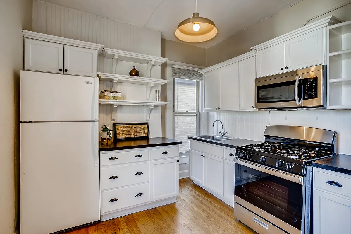 Building Photo - 1638 N Franklin St #4