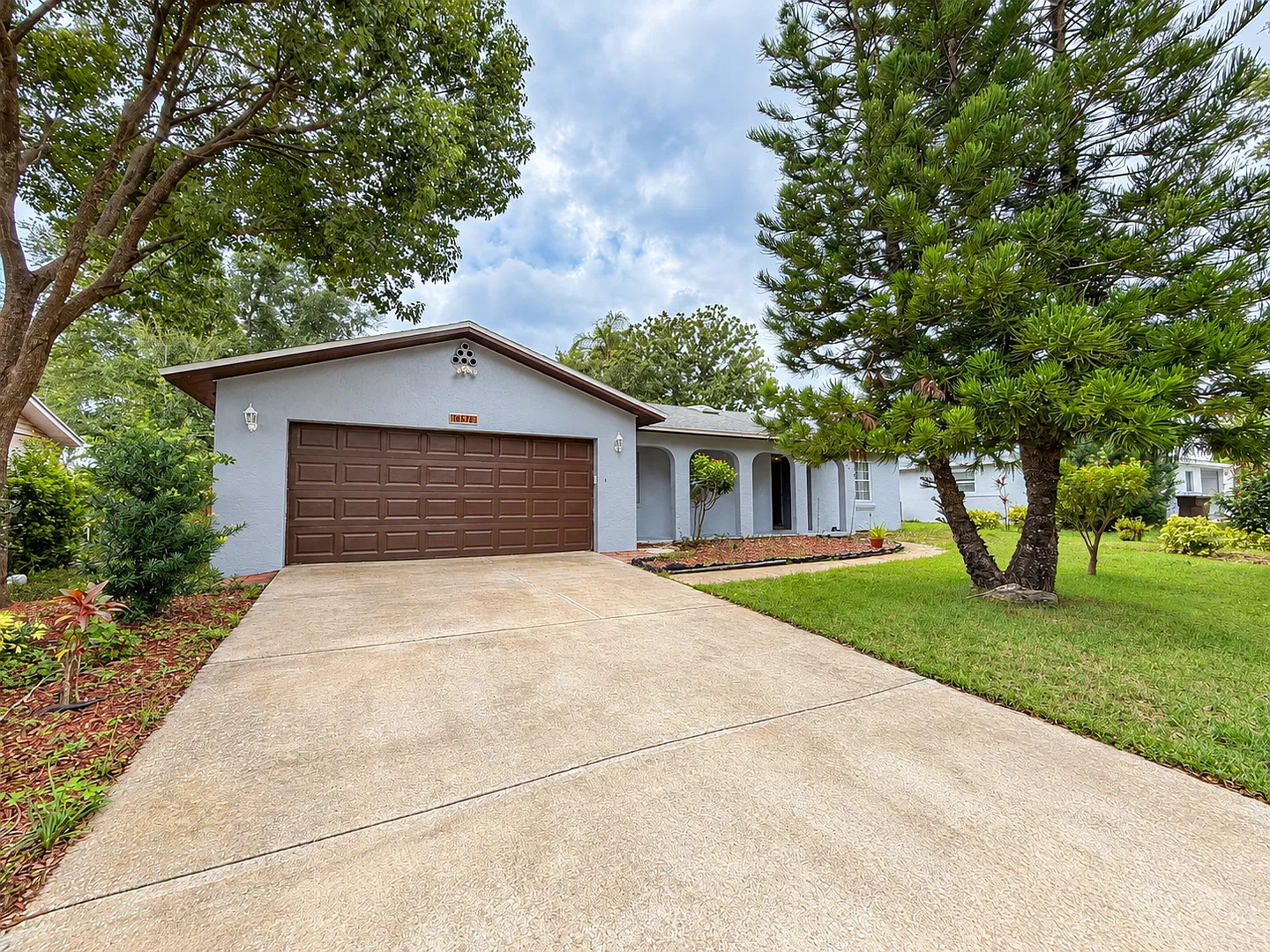 Englewood Park 3 bedroom, 2 bath available now! — Photo 1