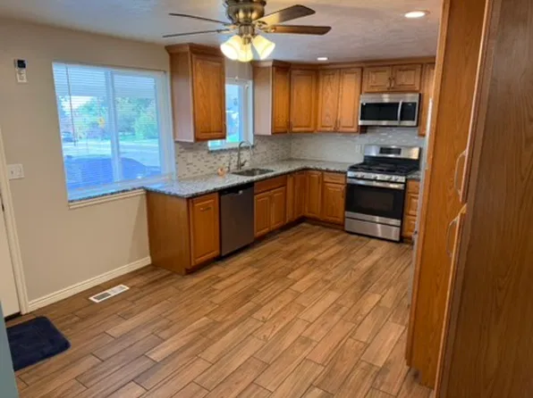 385 N 100 E, Centerville, UT 84014
