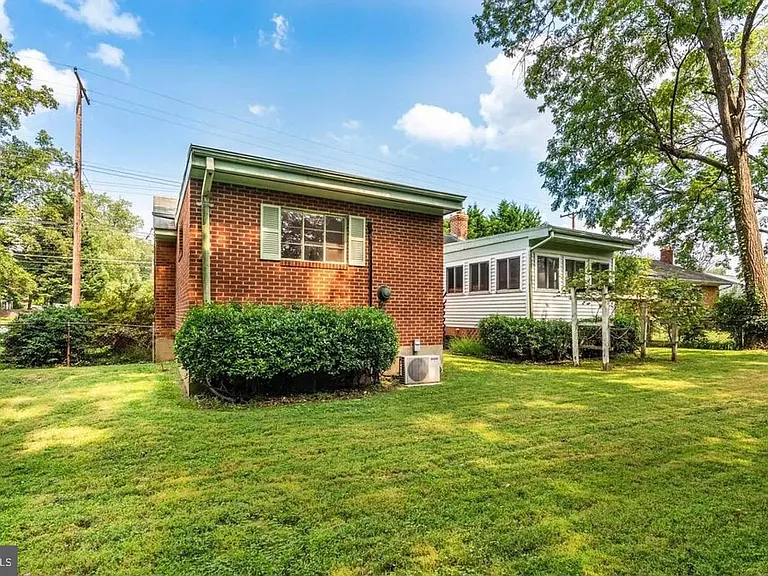 5024 River Rd — Photo 12