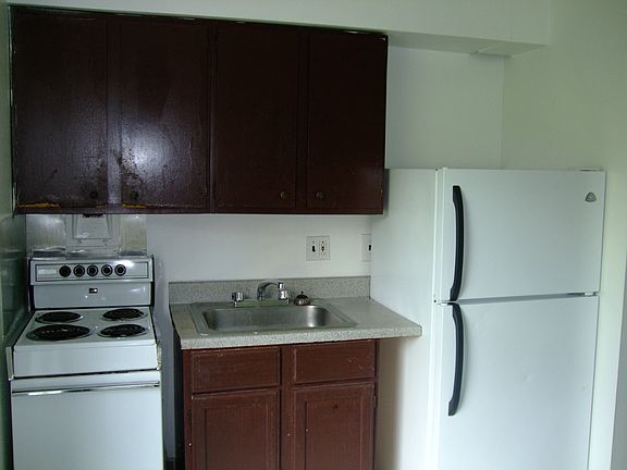 3rd image of 515 Lowell Ave