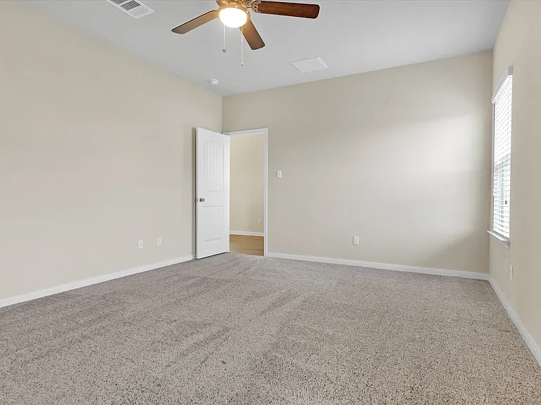 1013 Gaelic Dr — Photo 11