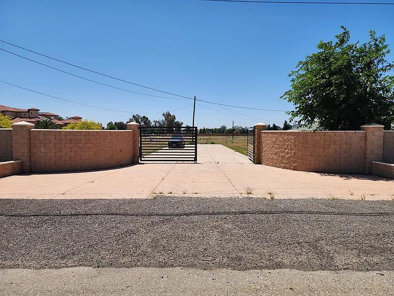 12447 E Herndon Ave — Photo 3