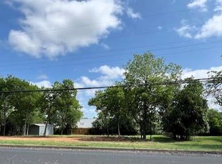 808 W Travis St, Fredericksburg, TX 78624