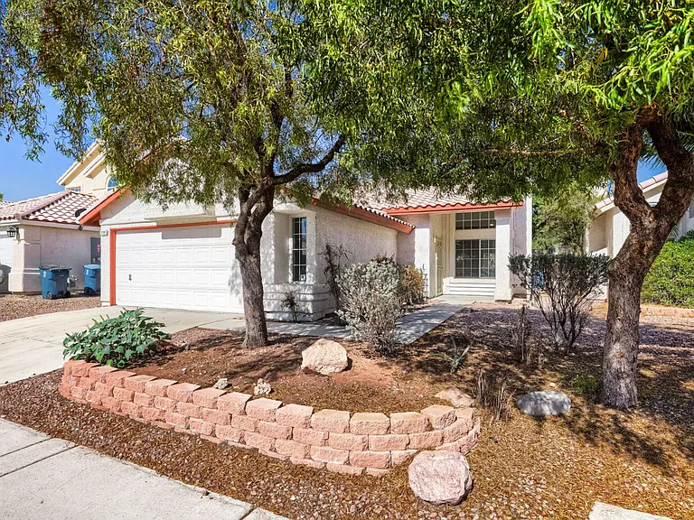 2709 Camphor Tree St — Photo 3