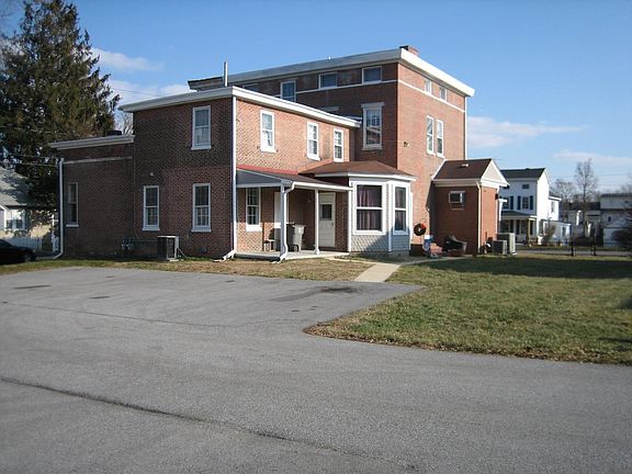 2nd image of 122 Washington St