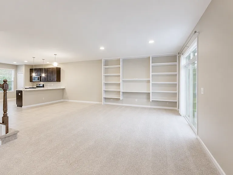 410 Town Center Blvd — Photo 3