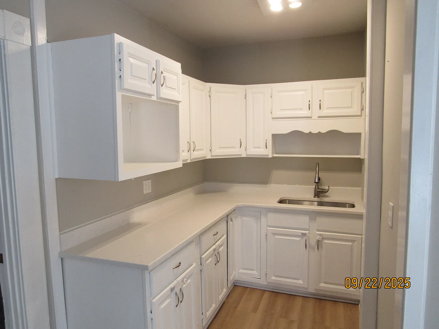 2 bed, 864 sqft, $1,900 — Photo 1