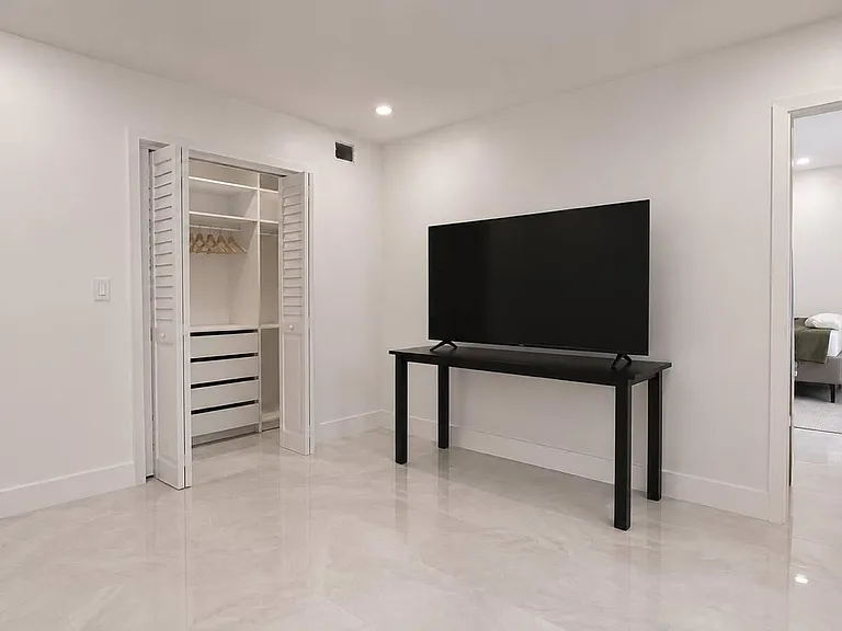 6249 Bay Club Dr #3 — Photo 4