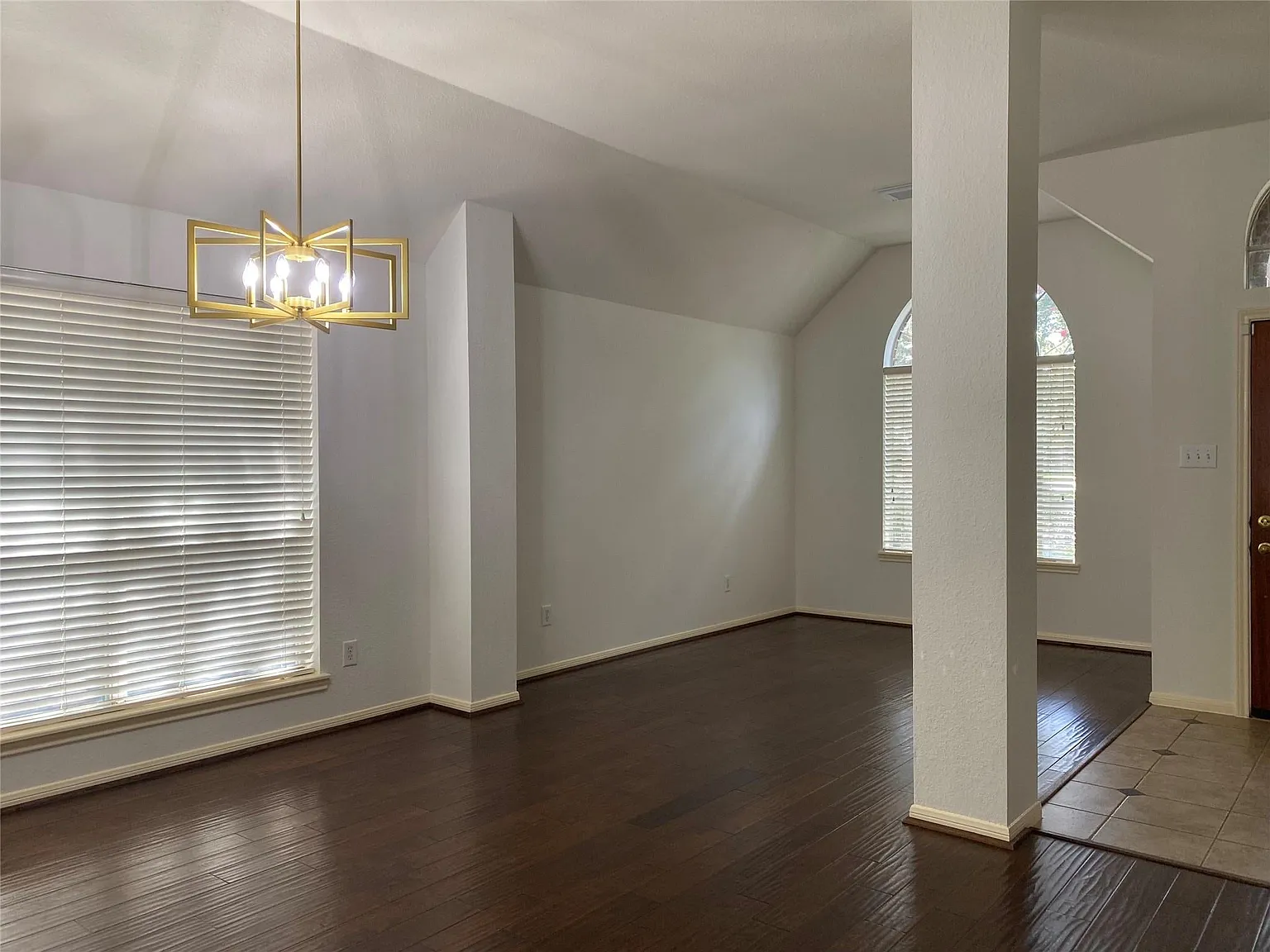 3 bed, 2056 sqft, $2,450 — Photo 4