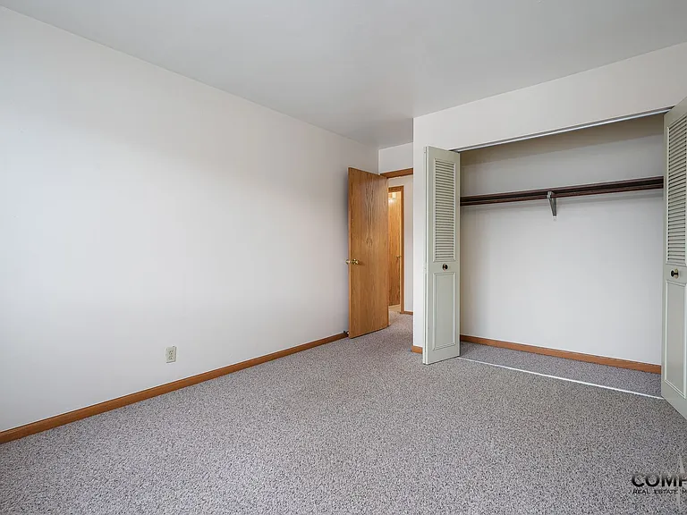 Half Moon Lake Apartments — Photo 14