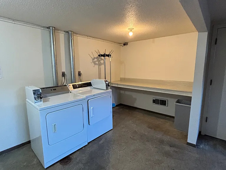 2727 S Sterling Ave #G — Photo 32