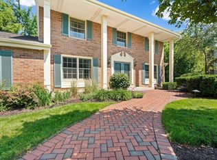 21330 Almesbury Ct, Brookfield, WI 53045