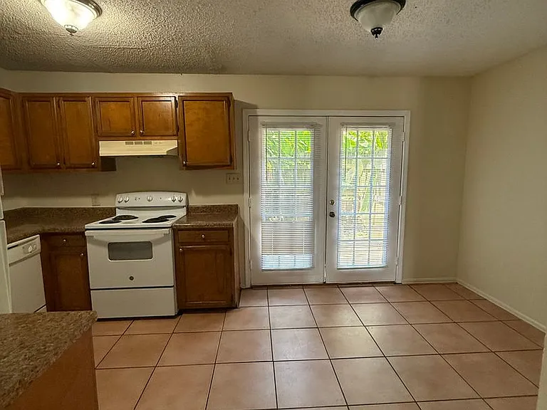 1408 Jade Ave — Photo 10