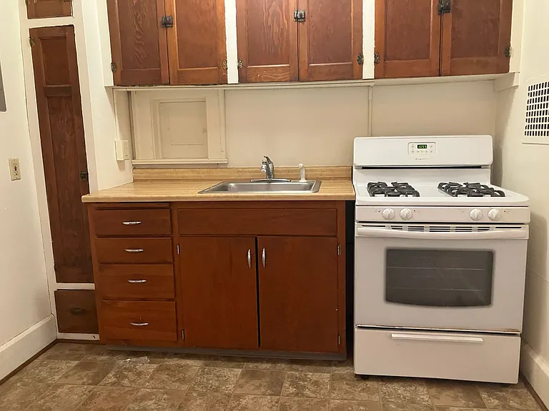 1108 Wisconsin Ave — Photo 5