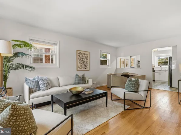 11 E Myrtle St #1/2, Alexandria, VA 22301