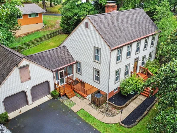 3210 Riverview Dr, Triangle, VA 22172