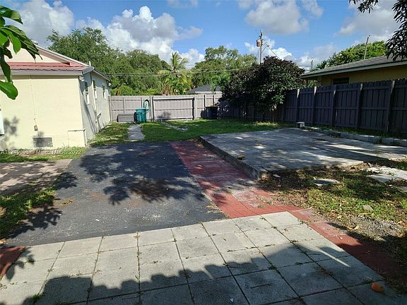 5th image of 22 NW 14th Ave