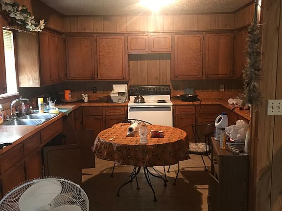 2nd image of 802 E Elm St