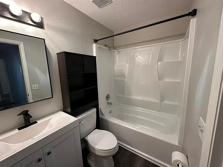 7393 Landmark Dr — Photo 11