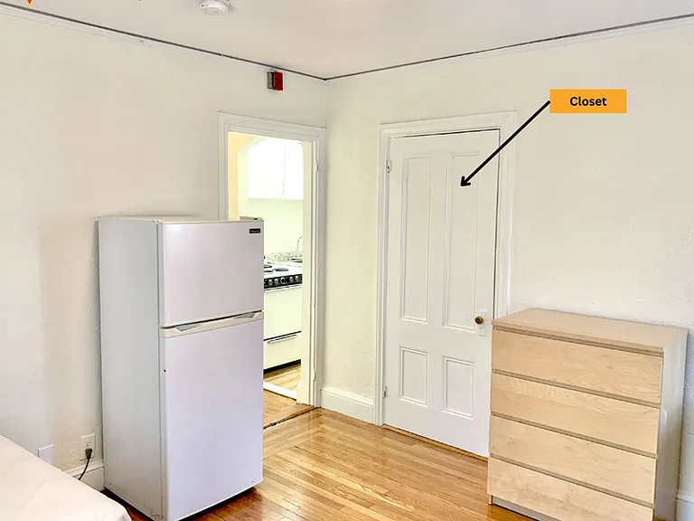186 Waterman St — Photo 3