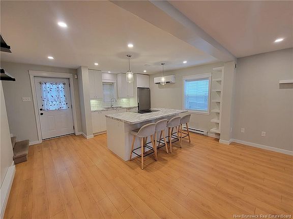 4th image of 25 Harding St