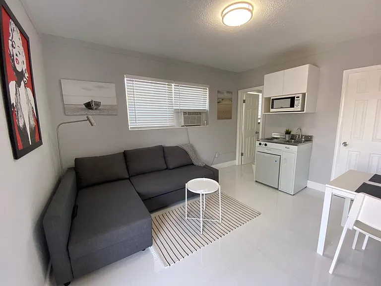 4140 SW 13th Ter #5 — Photo 2