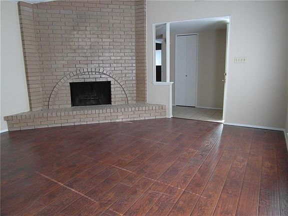 3rd image of 1901 Glenbrook Meadows Dr