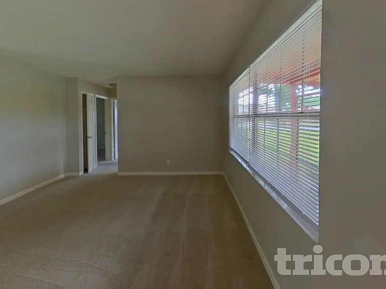 1484 Bloomingdale Rd — Photo 2