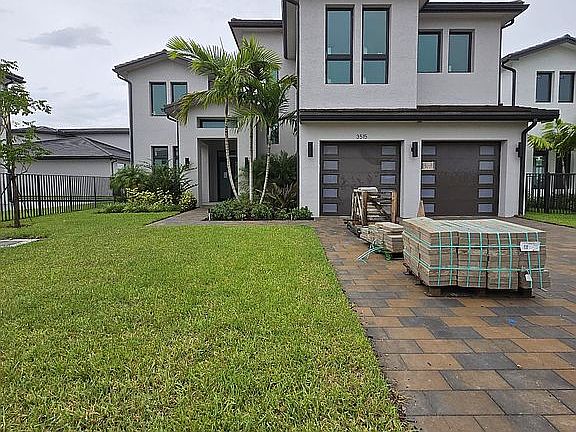 2nd image of 3515 Ashwood Cir S