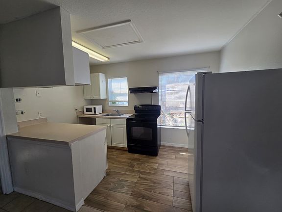 4th image of 609 Caribbean Dr #B