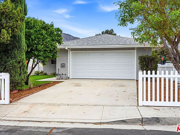 2nd image of 10818 Eldora Ave