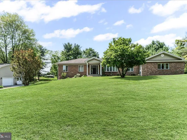 5 Reds Ln, West Grove, PA 19390