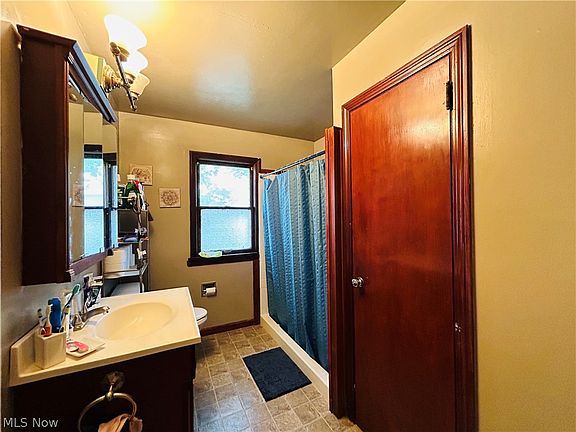 5th image of 2439 Reid Ave