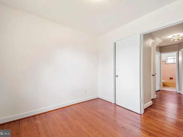 500 Derrydown Ln — Photo 19