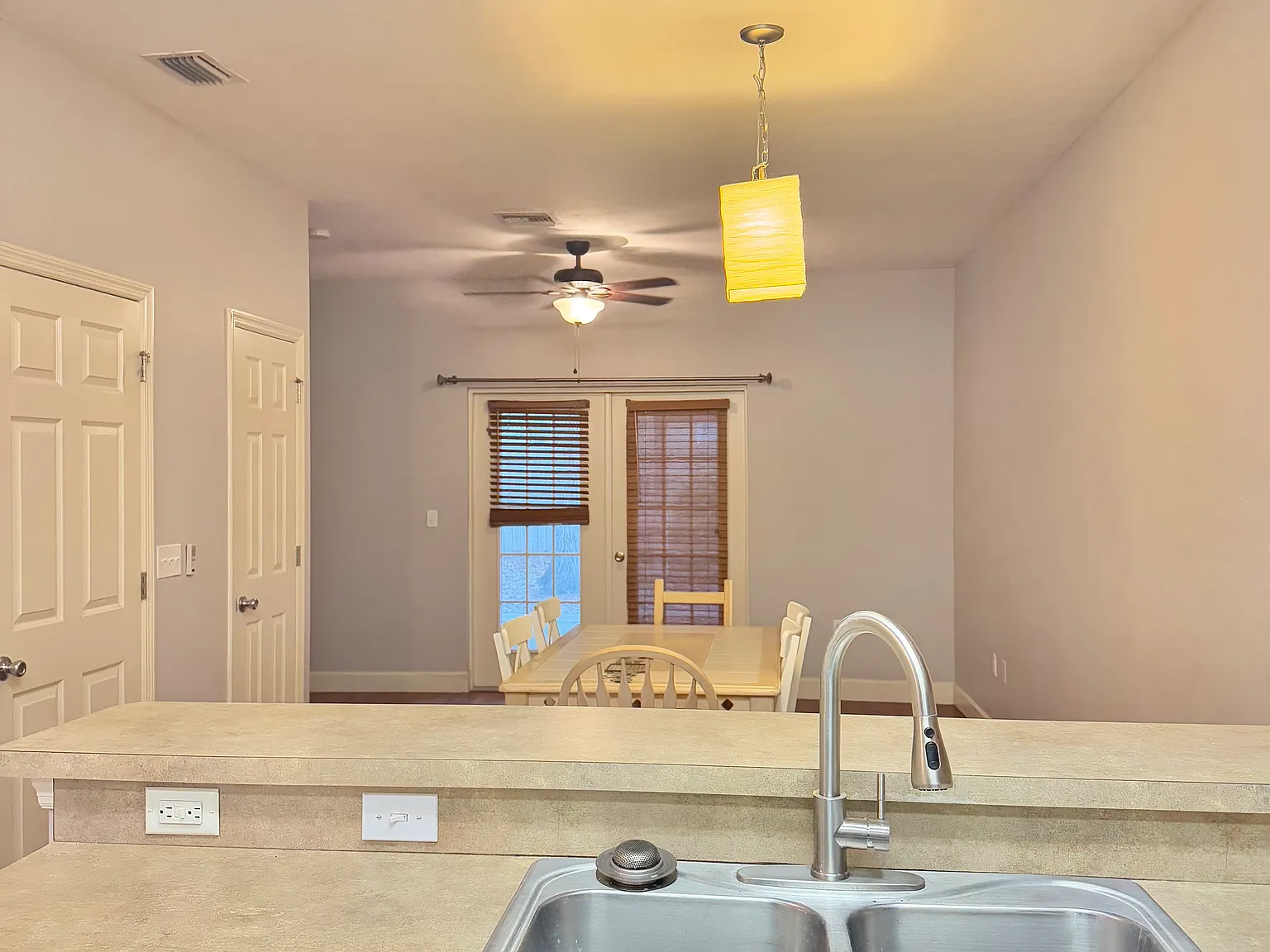 2 bed, 2.5 bath, 1250 sqft, $875 — Photo 4