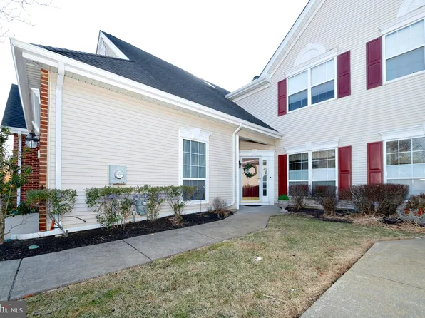 37 Grand Banks Cir, Marlton, NJ 08053