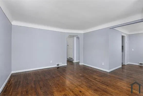 3 bed, $1,300 — Photo 2