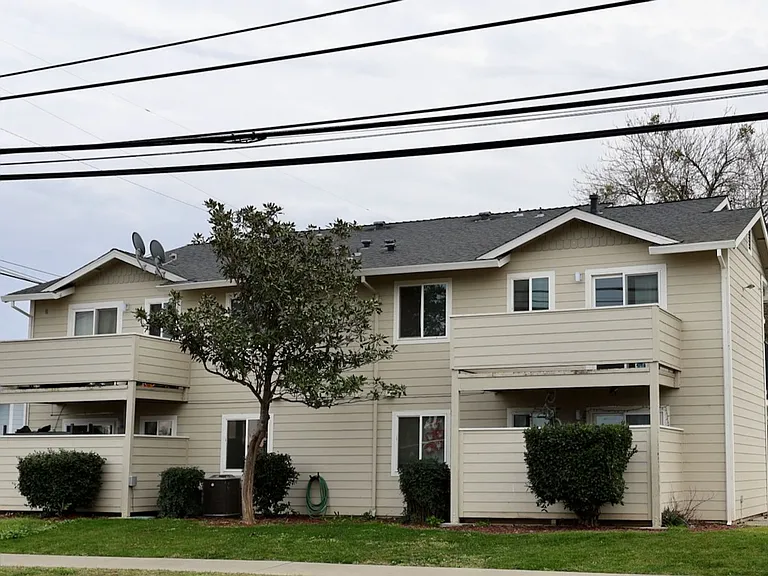 208 Grant Ave — Photo 13