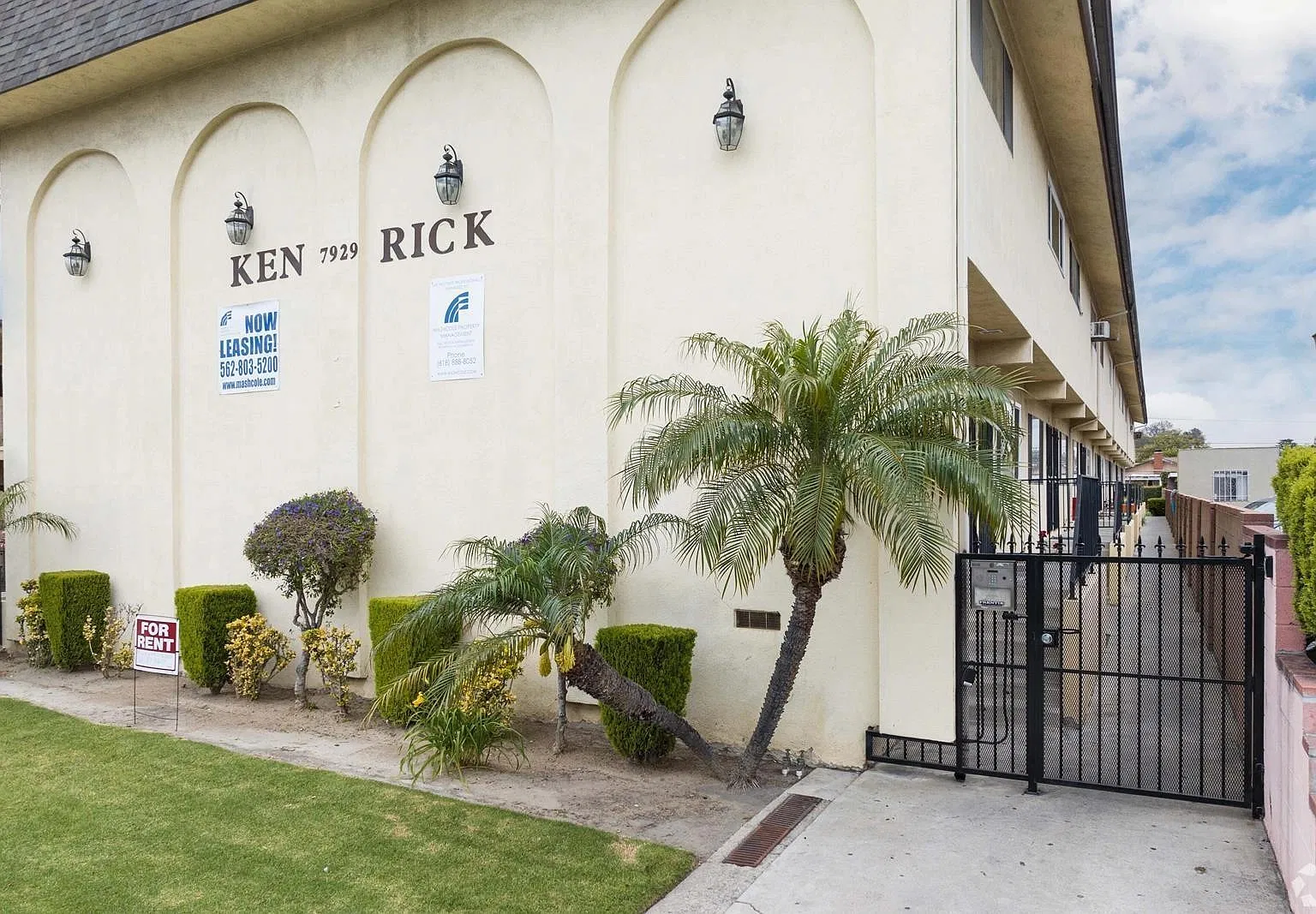 4 bed, 3.0 bath, $3,500 — Photo 1