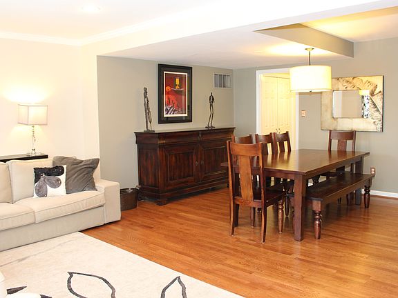 4th image of 3882 University Dr