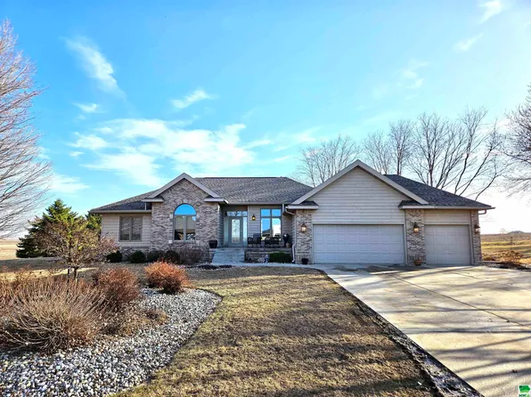 108 Mallard Ave, Storm Lake, IA 50588