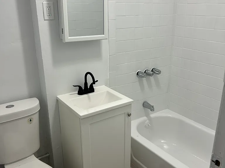 Elmwood Court — Photo 10